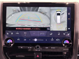 パノラミックビューモニター付きです。車両を上から見たような映像をディスプレイオーディオ画面に表示。運転席からの目視だけでは見にくい、車両周辺の状況をリアルタイムでしっかり確認できます。