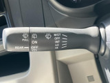 各操作位置が文字やマークで示され、運転席から設定を確認しやすいレバーです。前後のワイパーに関する表示がまとまっているため、天候の変化に合わせて使い分けやすいのも魅力です。