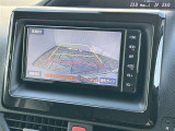 バックカメラが付いているので後方確認が非常にしやすいです。今や運転初心者も熟練者も必須装備!ついていて損はないですね♪
