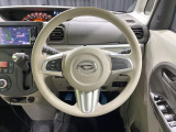 インテリアに合わせたデザインのステアリングは、運転される方のことも考え、運転しやすい形状、大きさです。是非一度、実際に触ってお確かめください。
