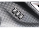 運転席のポジションを2つ、記憶させることができます。ボタンを押すと設定したポジションに電動で移動します。