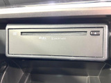 【CD/DVDデッキ】オプションのCD/DVDデッキを搭載。ディスプレイオーディオでエンタメをお楽しみいただけます。