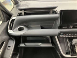 取り出しやすく、しまいやすい収納スペースが満載です。ティッシュやペットボトル等、用途に合わせた収納が可能ですので、使い方はあなた次第!
