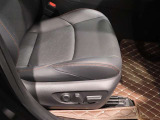 パワーシート搭載。微妙な調整が手軽にでき、ピッタリのポジションで運転することが可能です。