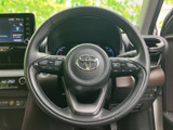ステアリング上に複数のスイッチを備え、手元で各種操作を行える構成です。視線移動を抑えながら使いやすく、運転中に必要な機能へ手を伸ばしやすい点も魅力です。