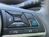 安心快適プロパイロット装備です。自動車専用道路などで前車に合わせ、アクセル、ブレーキ、車線に合わせてハンドル操作をサポート。快適ながらも追突予防にもなり安心です。