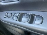 パワーウインドウスイッチです。運転席はオート機能付きです。
