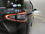 LEDテールライトです。省電力、高輝度のLEDは明るく照らすので夜間運転時の視認性を高めます。スタイリッシュな見た目で細かいところもこだわりたいあなたに!