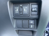 両側パワースライドドア付きで便利!小さなお子様も乗り降り楽々です♪スイッチは運転席にもありますよ!