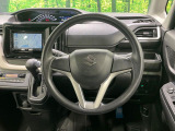 インテリアに合わせたデザインのステアリングは、運転される方のことも考え、運転しやすい形状、大きさです。是非一度、実際に触ってお確かめください。