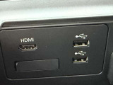 USB端子が2つ差し込めるようになっています!ケーブルを接続することで車内でスマートフォン等の充電が可能に!