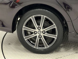 タイヤサイズは185/65R16!純正アルミホイール!残り溝は5ミリ程度です!