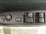 狭い駐車場で便利な電動格納ドアミラーが付いています。