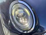 ●LEDヘッドライト:夜間走行時も良好な視界を確保し安心して運転できる高輝度LEDヘッドライトを装備!点灯速度が早く、消費電力も抑えられています。