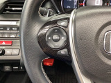 【ステアリモコンスイッチ】ハンドル装備されいるリモコンで運転中にナビゲーションのチャンネルや曲を変えることが出来ます。運転しながらの危険なナビ操作がなくなりますので安心です。