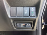 ビルトインタイプの【ETC】で見た目もスッキリ。高速道路の利用にとても便利です。【安全装置】衝突被害軽減ブレーキ・横滑り抑制機能・路外逸脱制御機能も付いていますので安心です。