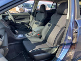 シフトレバーとセンターコンソール、前の席のようすです。運転に集中しやすいまわりになっています。CARGO瑞穂店の仕入れ品質に自信のある一台です。