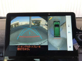 パノラミックビューモニター付き!クルマを真上から見ているかの様に、映像をモニターに表示。周囲の状況を把握しながら安心して駐車が可能です!