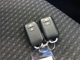 スマートキー2本付き!キーをポケットやカバンに入れておくだけでドアの施錠・開錠やエンジンスタートの操作が簡単です!