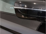 【BMWミラー】視認性の高いスタイリッシュなミラー。自動防眩機能も付いており夜間のドライビングをサポートします。