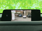 停車中にテレビ映像を視聴でき、休憩時間などを車内で過ごす際にも便利です。画面で映像を楽しめる装備が備わり、移動の合間の時間を有効に活用できます。