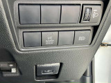 オートマチックハイビームとは、先行車や対向車のライトを認識し、ハイビームとロービームを自動で切り替える機能です。夜道の視界を確保します。詳細は販売店スタッフまでおたずねください。