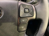 【レーントレーシングアシスト】高速道路走行時、車線からはみ出しそうになるとレーンの中央を走るようにステアリング操作をアシスト。より安全な運転をサポートしてくれます!