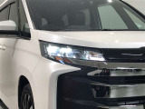LEDヘッドライトです。デザイン性がよくとても明るいので、夜間の走行や悪天候でも安心です。しかも長寿命!
