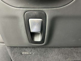 メモリー付きパワーシートが装備されている車両はシートの位置・ドアミラーの角度・ハンドルの位置を3名まで記憶出来ます。