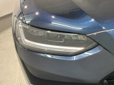 LEDヘッドライトは、点灯の瞬間から最大光量を発揮し、突然暗くなるトンネルなどでの安定感を高めます。