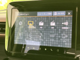 テレビやラジオ、Bluetooth、USBなど、選べる音源が画面上にアイコンで表示されています。使いたい項目を見つけやすく、音楽や情報を楽しみたい日常のさまざまな場面で便利です。