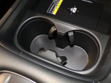 運転席の届きやすいところにドリンクホルダーがついています。視線をそらすことなく手に取れるので運転に集中できて安心ですね。