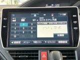 テレビの番組情報やチャンネル一覧を画面で確認でき、停車中に映像やテレビを視聴する際に便利です。番組の選択や音量などの設定にも画面からアクセスでき、使い方を確認しやすい構成です。