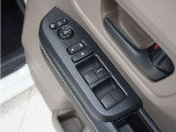 ◆パワーウィンドウスイッチ◆運転席から全席の窓の開閉操作を行うことが出来いつでも換気ができます!