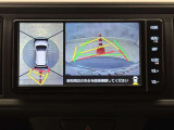 真上から見下ろしたような視点で車とその周囲を確認出来る画面と、車両後方を映し出すバックモニター画面の2つを表示してくれます。