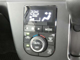 オートエアコン装備ですので常にお好みの温度に調整ができ車内を快適な空間に保ってくれます。