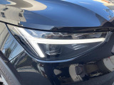 【LEDヘッドライト】悪天候や夜間走行時も良好な視界を確保し、安心して運転できる高輝度LEDヘッドライト!北欧神話に登場する「トールハンマー」をモチーフにした、一目でボルボとわかるデザインです。