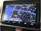 純正ナビを装備。タッチパネル式で使いやすく、お出かけもラクラクです。