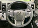インテリアに合わせたデザインのステアリングは、運転される方のことも考え、運転しやすい形状、大きさです。是非一度、実際に触ってお確かめください。