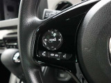 ステアリングスイッチ付き。手を離さずにさまざまな操作が可能です。