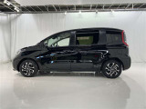 両側パワースライドドア付きだから、狭い駐車スペースなどでの 乗り降りラクラク!小さなお子さまのいるご家庭には嬉しい装備。