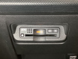 エアコンパネルの下にETCがついています。高速道路の料金所の通過も楽々です!。 カードの取り出しもしやすい場所についています。