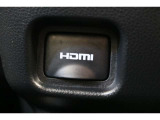 音声と映像が1本のケーブルで伝送できる便利なHDMIを装備しています。iPhoneやスマートフォンの画面と全く同じ画面がカーナビの画面に表示されるので、地図アプリや動画などのミラーリングが可能です。