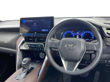 運転席まわりです。 各操作スイッチは使いやすい位置に配置されてます。