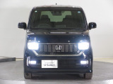 ハロゲンより明るく、より遠くまでさらなる安心感のあるLEDヘッドライトを採用。点灯忘れも防止できるオートライトコントロール機構付きです。