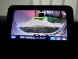 バックも安心のリアカメラ付いています。リアカメラがあると、いつでも安全にバックできますね。死角も減ります。3ビュー切り替え、ガイド線表示なので便利です。