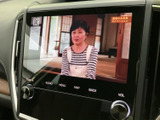 画面でテレビ番組を視聴でき、停車中の休憩時間などにお楽しみいただけます。大きく見やすい表示で、車内で過ごすひとときに映像コンテンツを気軽に取り入れられます。