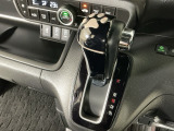 オートマチックシフトレバーは、手になじみ操作しやすい形状で安全運転にもつながります♪