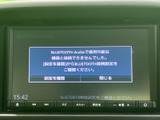 オーディオの設定項目が画面に表示され、メニューや音量なども手元で確認しやすい構成です。Bluetooth接続の案内も表示されており、各種設定を画面で確認しながら使えます。