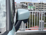狭い駐車場でも安心。スイッチ操作だけでドアミラーの格納展開が可能。電動格納式リモコンドアミラー!